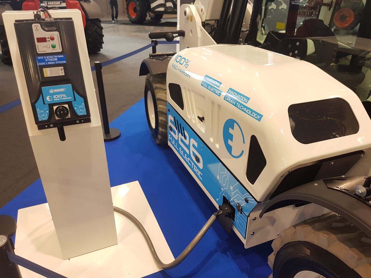 'Shock' news: Faresin shows off its electric telehandler