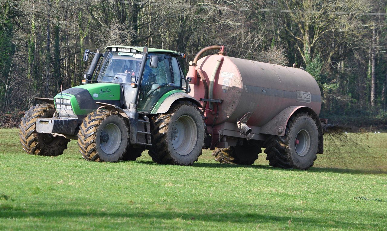 'Grants for low-emission slurry machinery must include contractors'