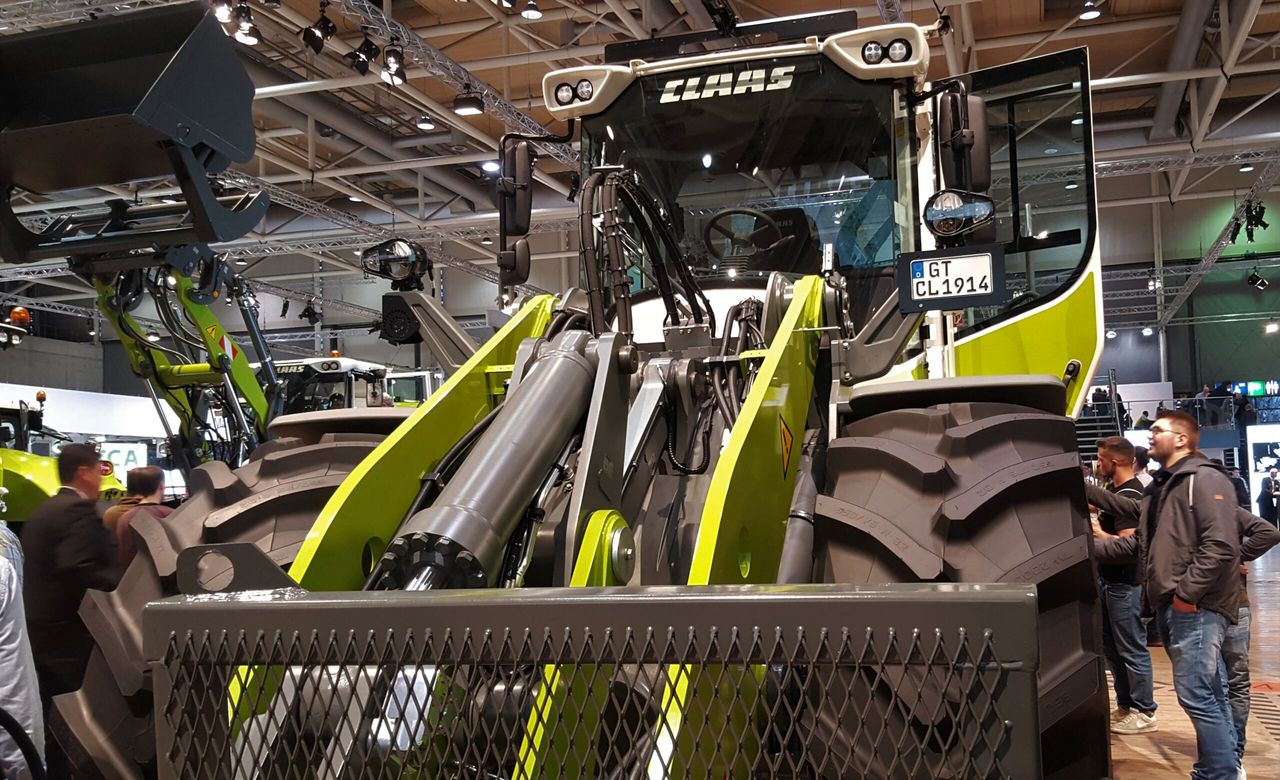 Pics: Lifting the lid on new loading shovels from Claas