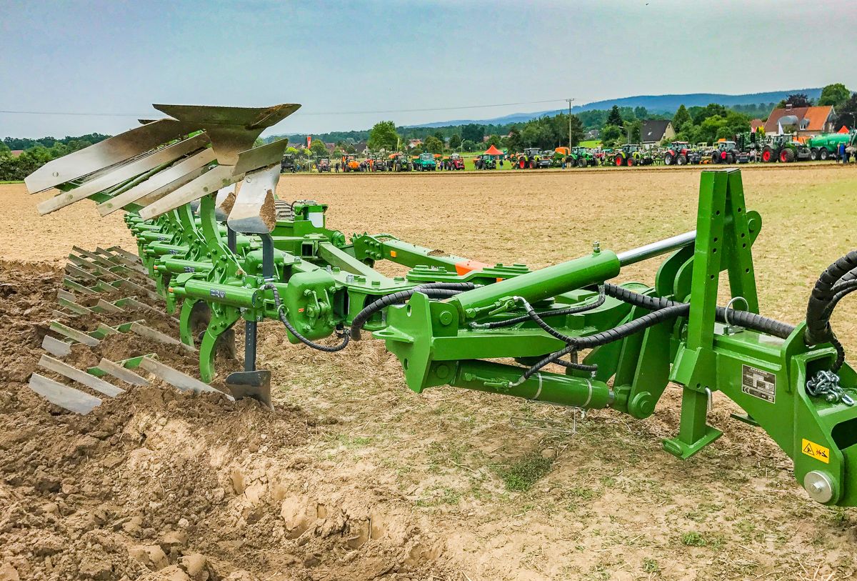 Sprawling machinery event draws a crowd...but is all about just one brand