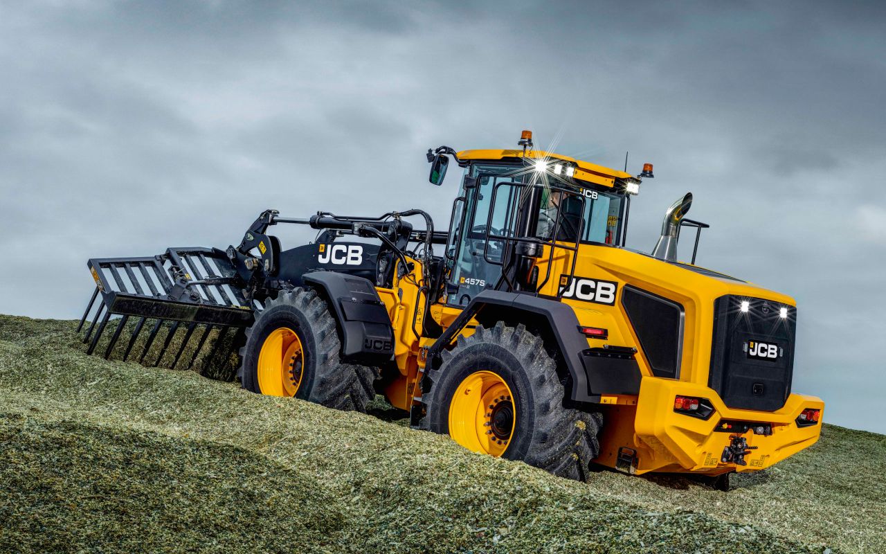 6t lift from JCB's flagship farm loader