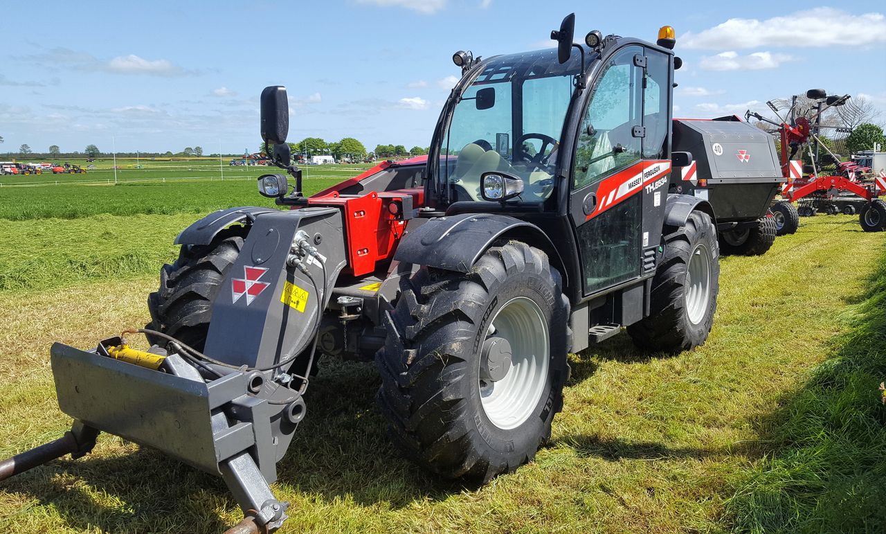 Sales of telehandlers are up; but loading shovels are down