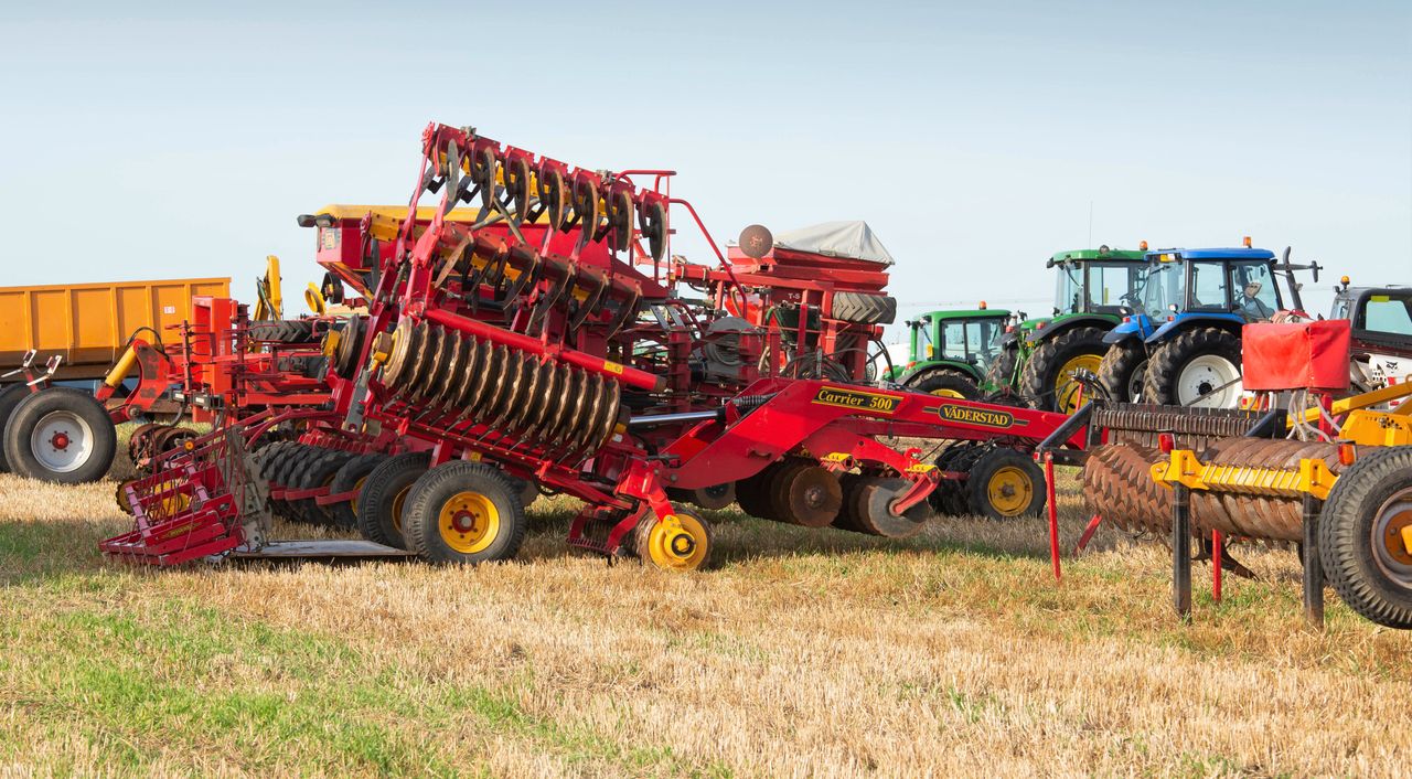 Auction report: Tillage and other machinery changes hands at 'on-farm' sale
