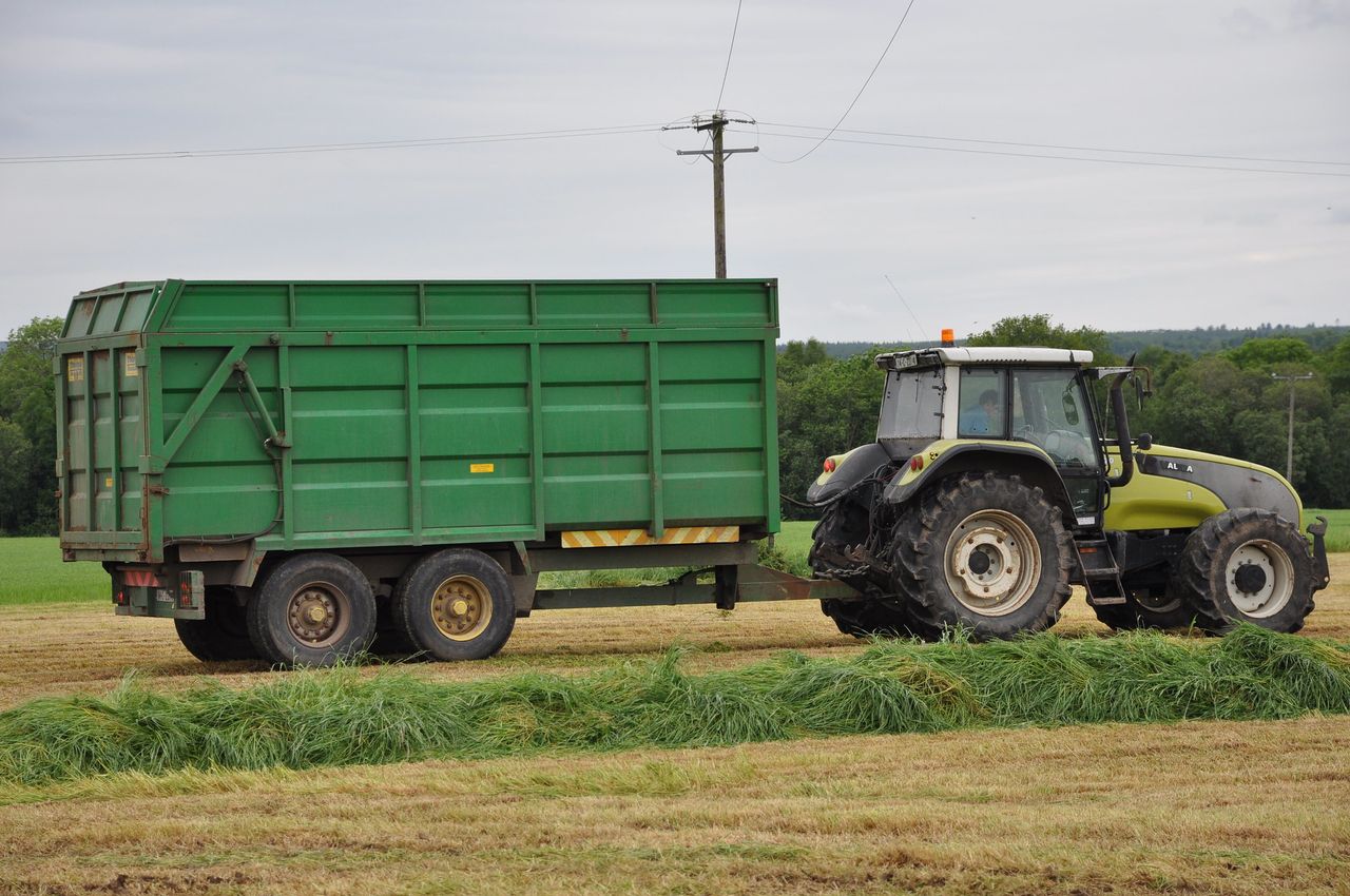 What are the legal limits for agricultural trailer couplings?