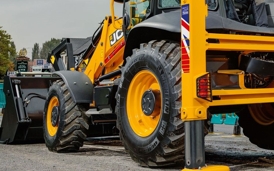 Updating a classic: JCB unveils revamped 3CX backhoe loader