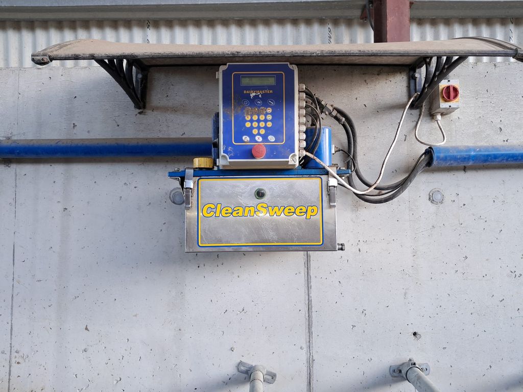 The clean sweep control box that Denis finds so easy to operate