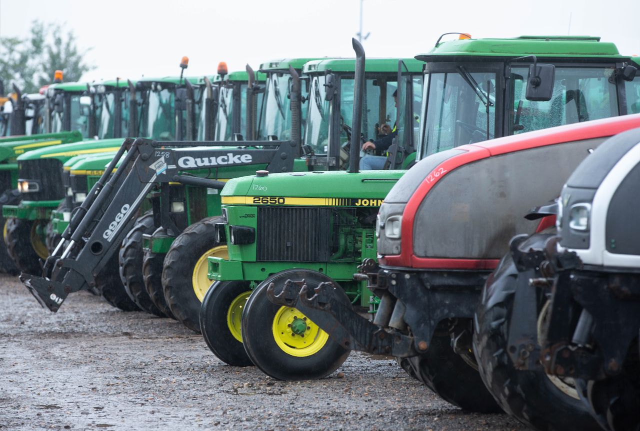 Auction report: Some 'oddities' among John Deere lots at big June sale