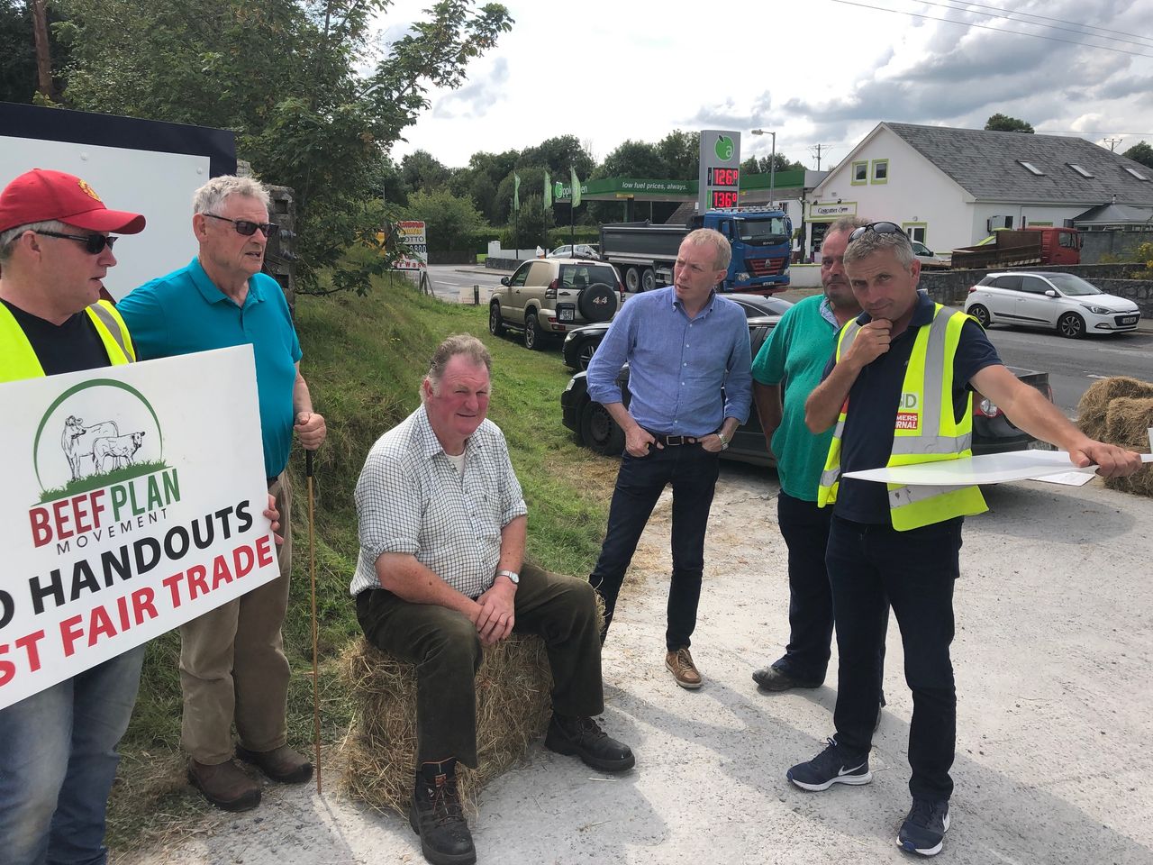 Video: Protest kicks off outside beef plant in Clare