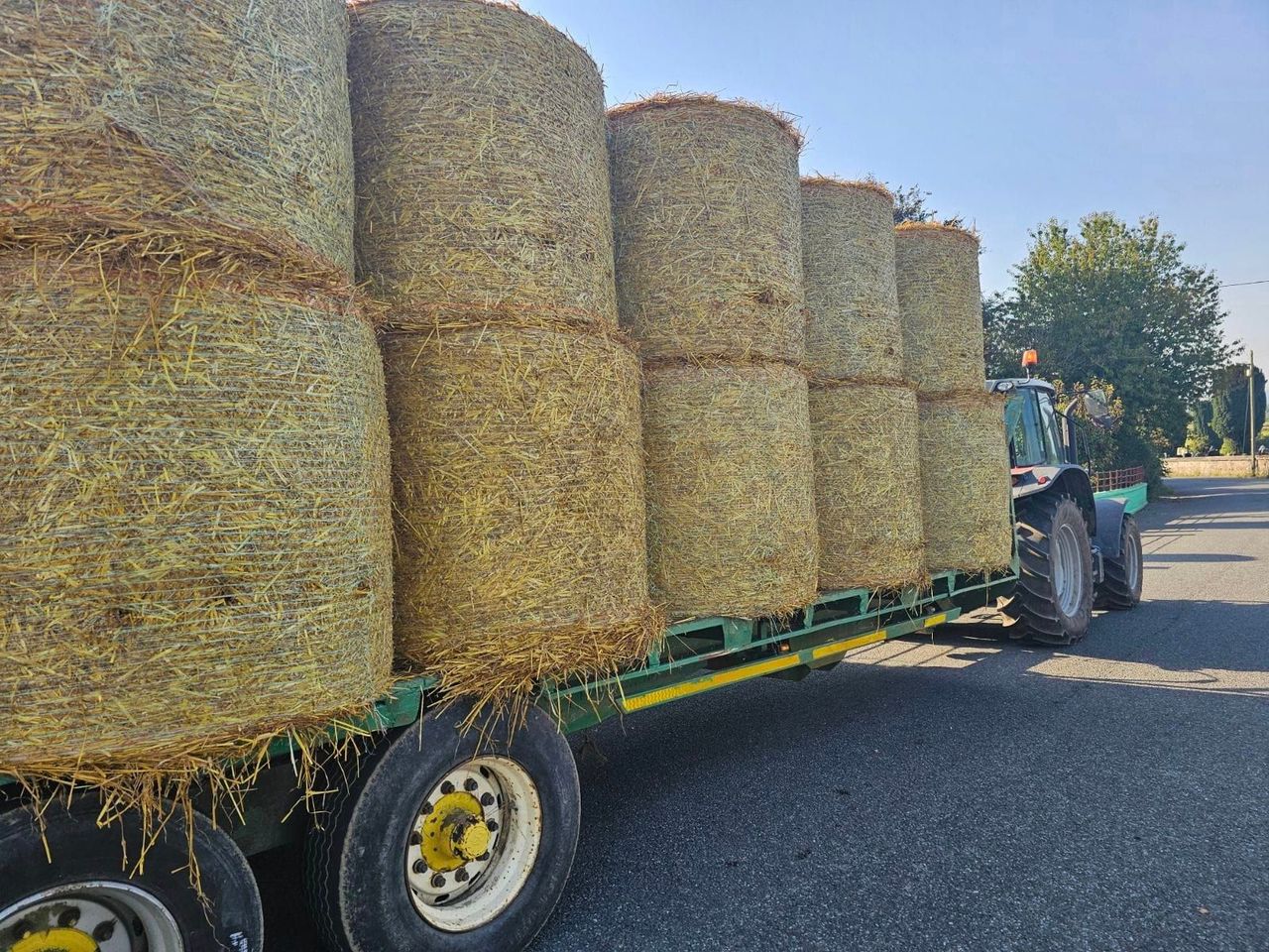 Kilkenny gardaí stop tractor and trailer with unsecured bales