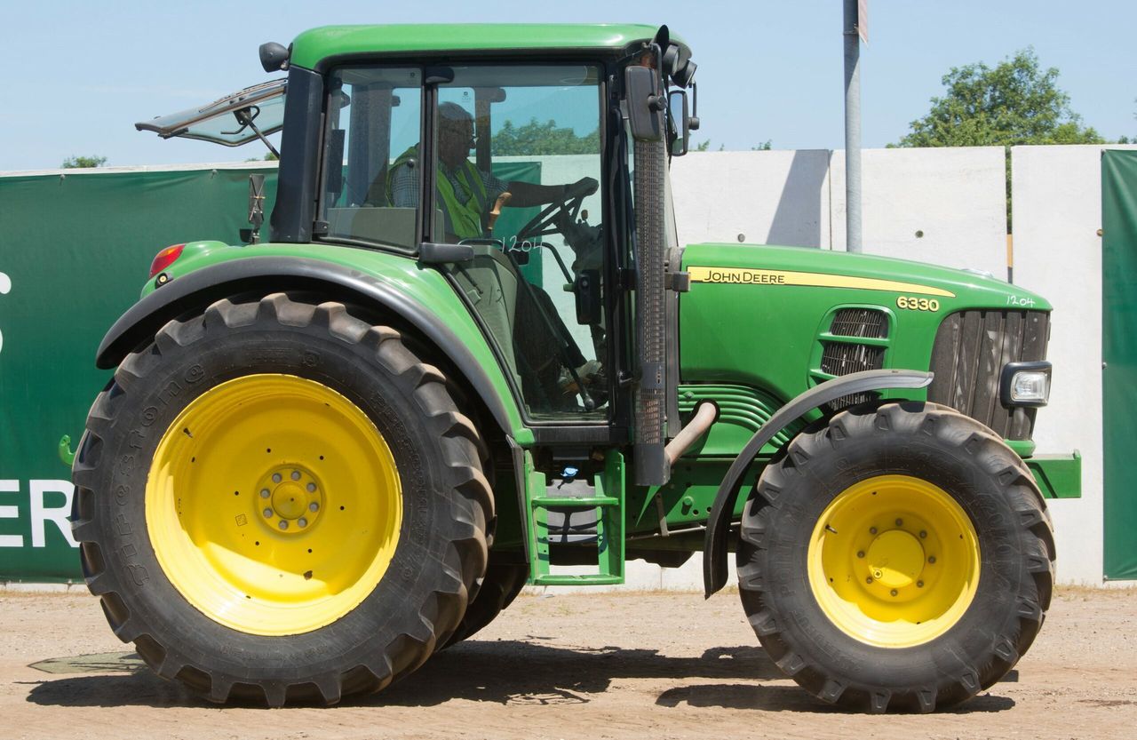 Auction report: John Deere highlights from June sale at Cambridge