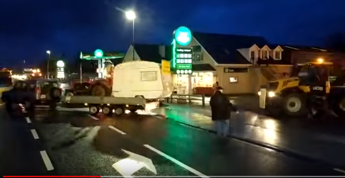 Video: Farmer convoy 'on route' to Dublin for tractor protest