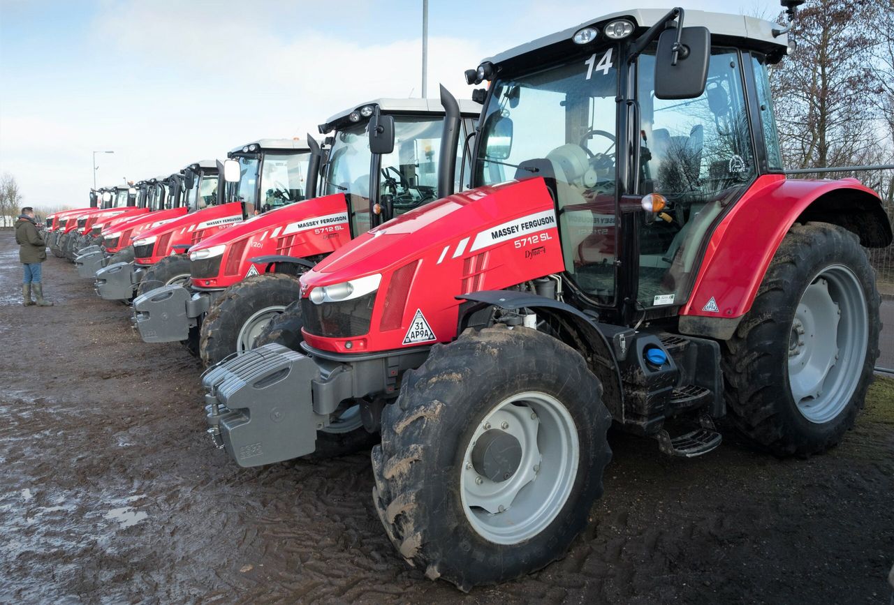 Auction report: Big, fresh ‘red’ fleet goes under the hammer