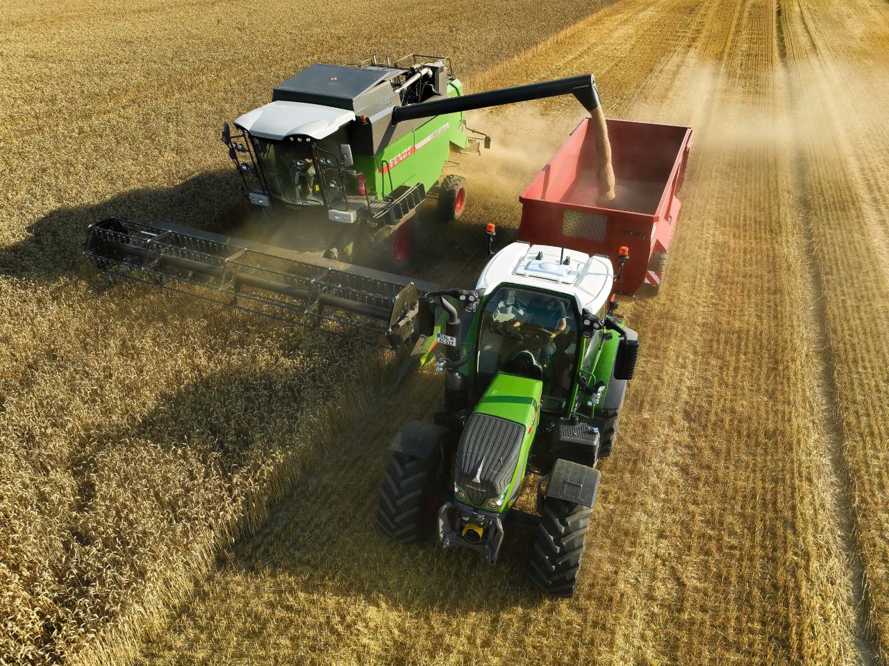 New Fendt combine harvester and electronic-tagging baler