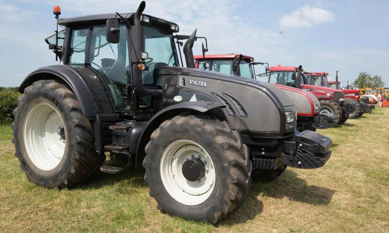 Auction report: Modern Valtra or 'old-school' Case IH...take your pick