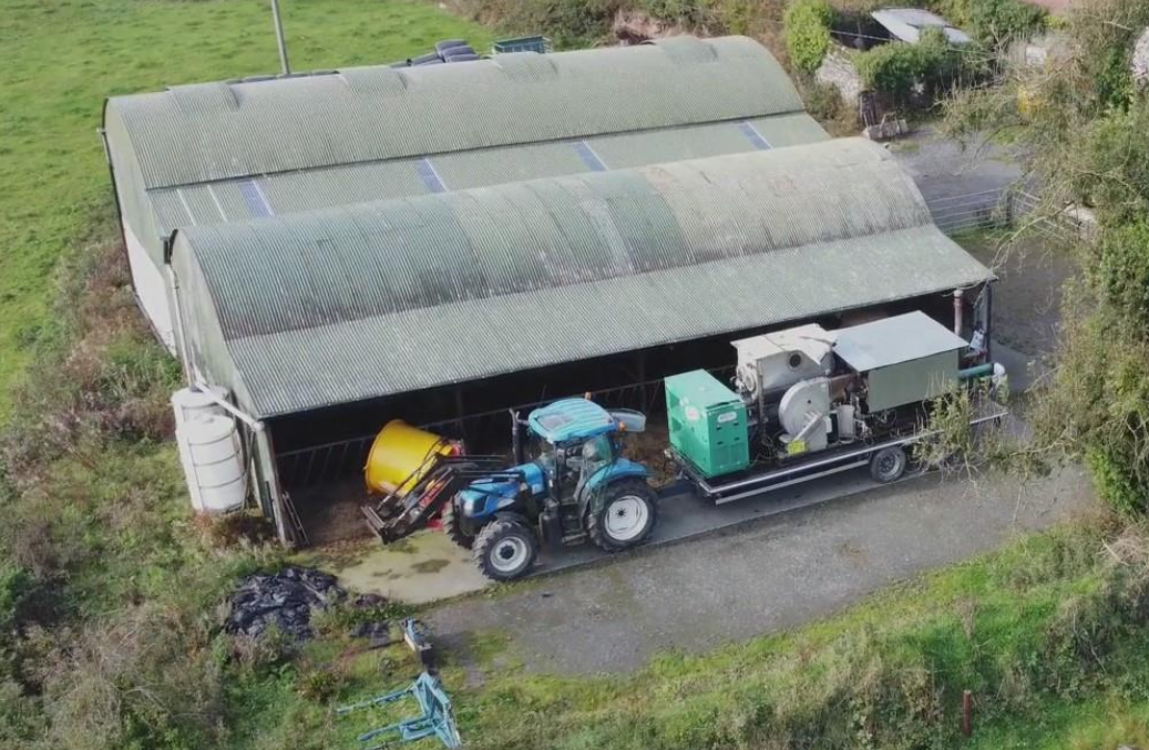 Reducing emissions from slurry using biochar made from rushes