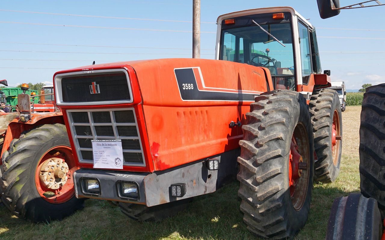 Machinery: Chasing Deere with the International 3588