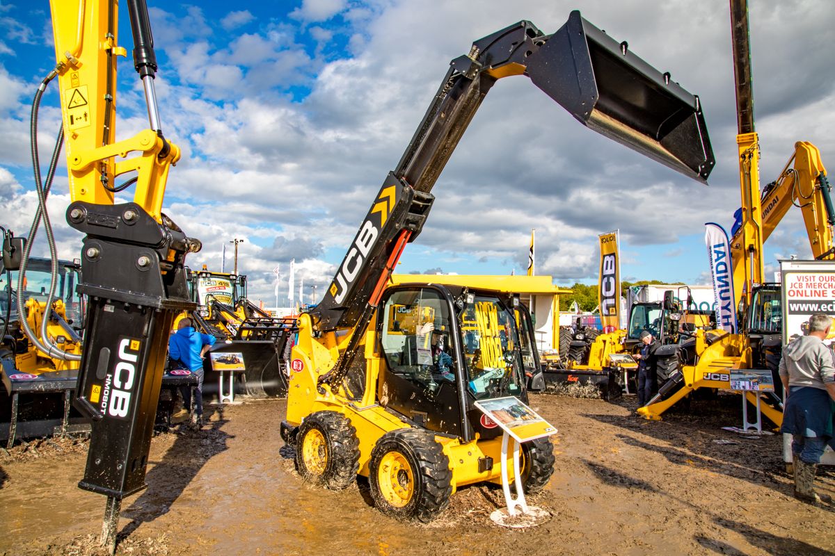 'Pint-sized' telescopic skid-steer launched by JCB at the 'Ploughing'