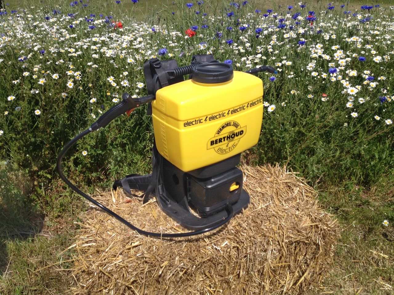 New battery-powered knapsack said to be lighter and quicker to re-charge