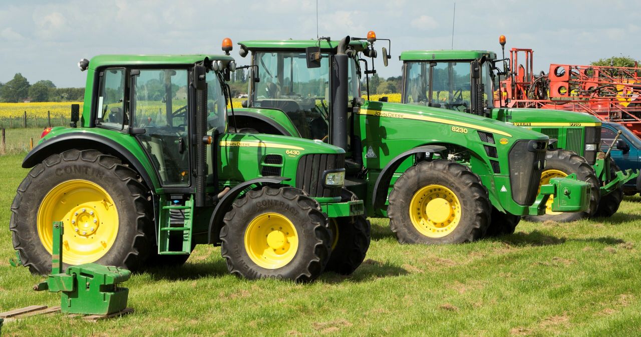 Auction report: Classic and modern John Deeres go under the hammer