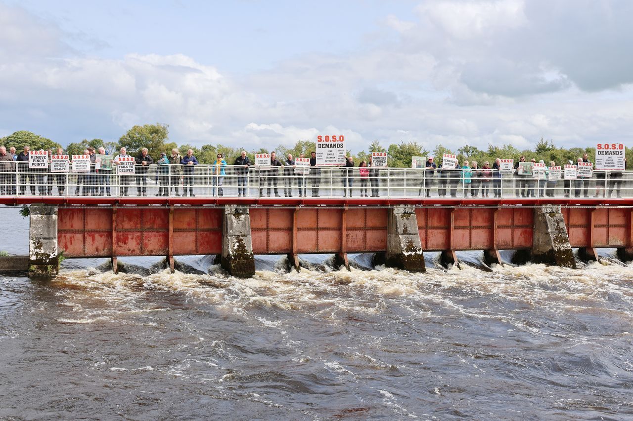 River Shannon floods: Farmer protests continue