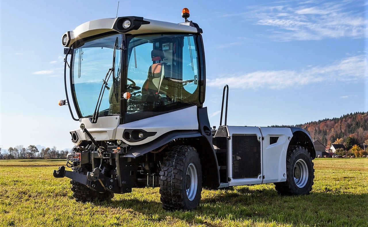 Fully-electric demo 'tractor' breaks cover this month