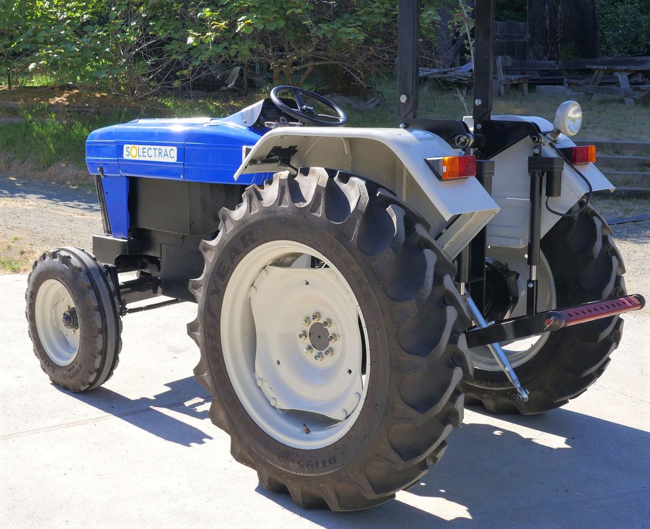 Fully-electric 'utility' tractor can run for 'up to 8 hours' on a charge