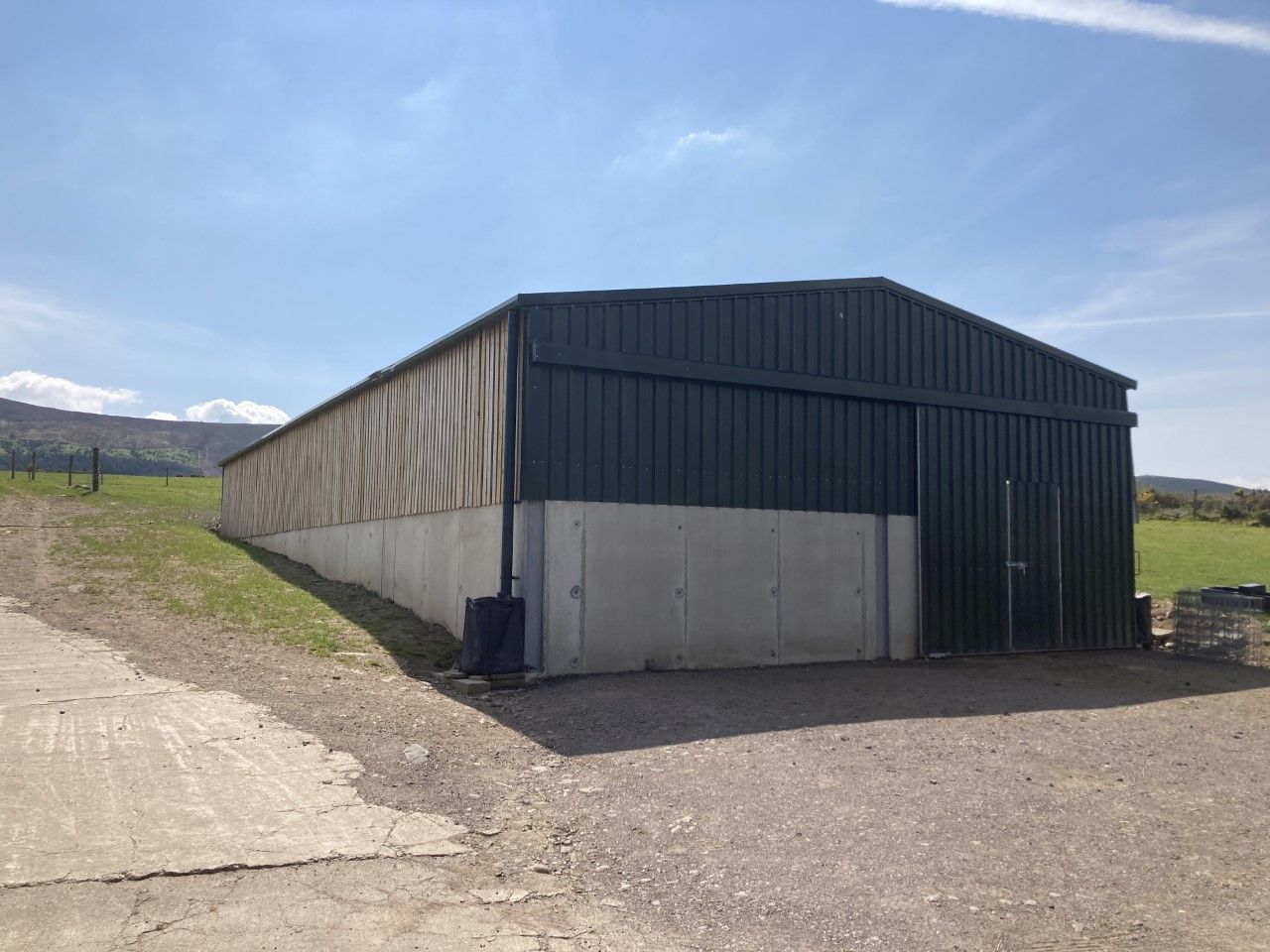 Buildings Focus: 4-bay slatted sheep shed with handling unit in Kerry