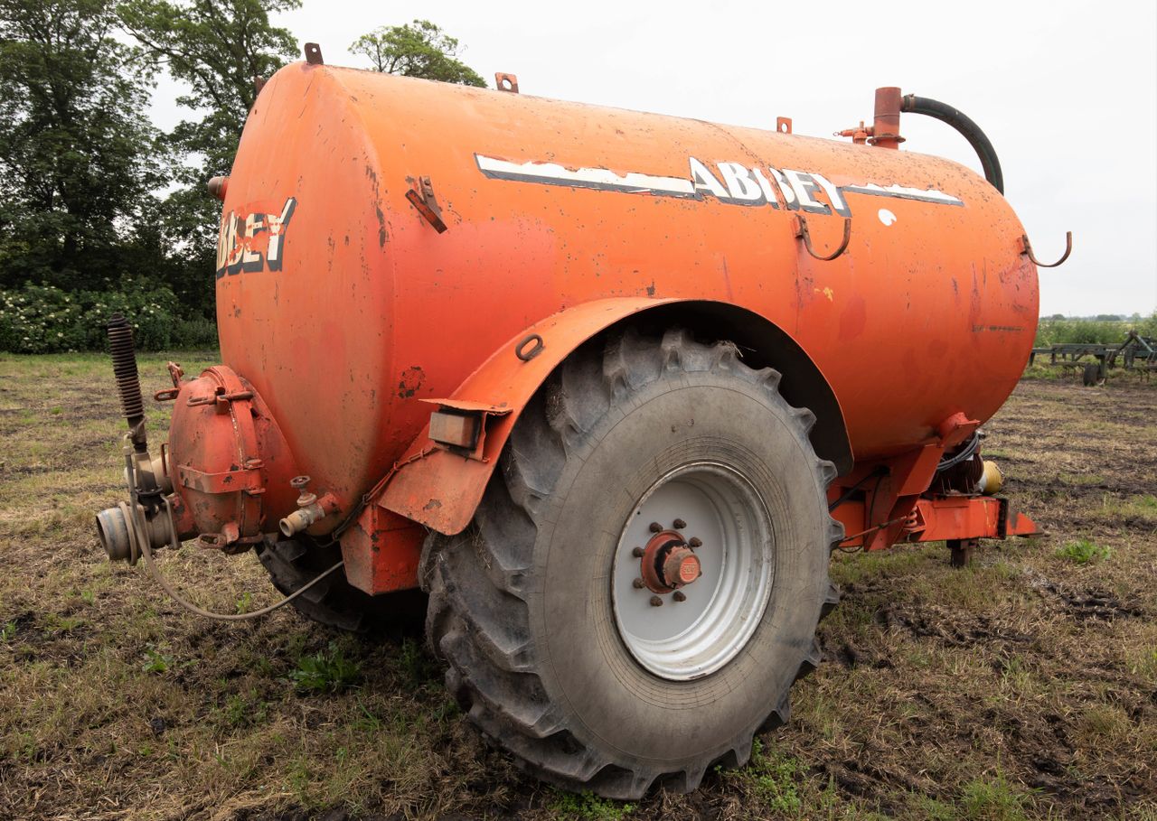Auction report: Mix of 'on-site' machinery sells; but for how much?