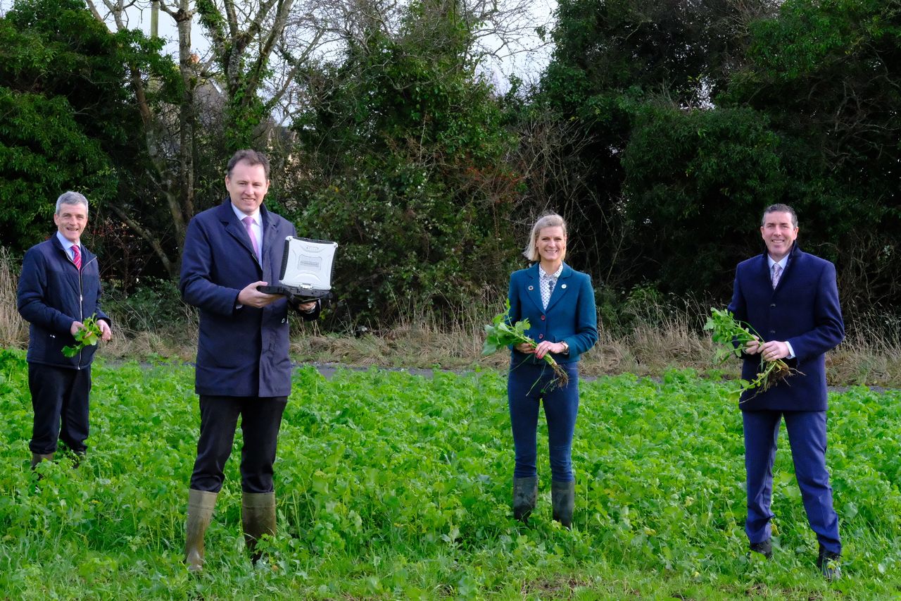 Ministers launch pilot Farm Environmental Study