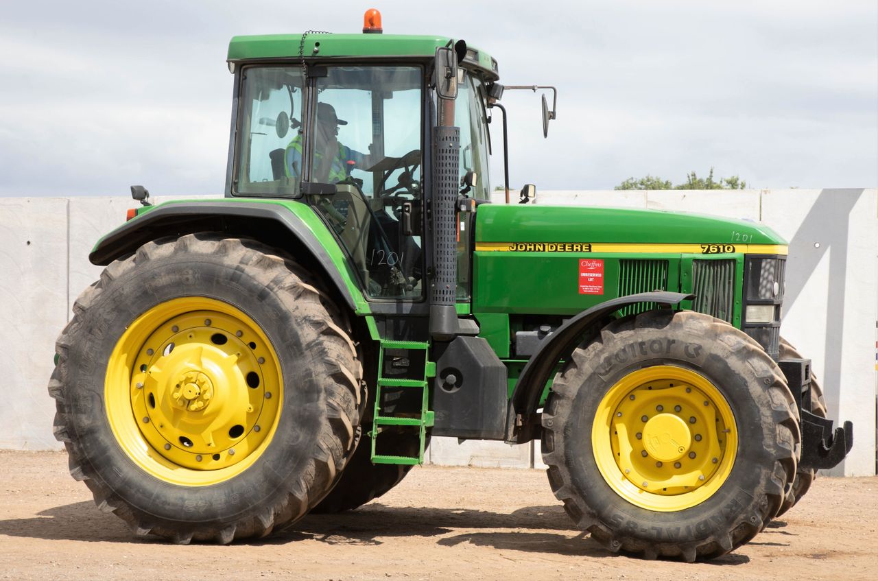 Auction report: A 7010 Series John Deere for £10,900; what's the catch?
