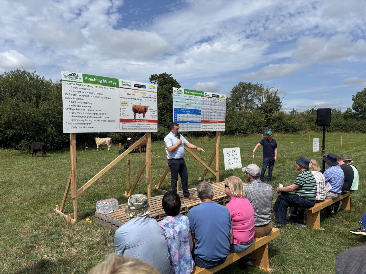 Dawn Meats' agricultural manager Matthew Murphy and Teagasc's Alan Dillon discussing the slaughter performance of the cattle on the farm