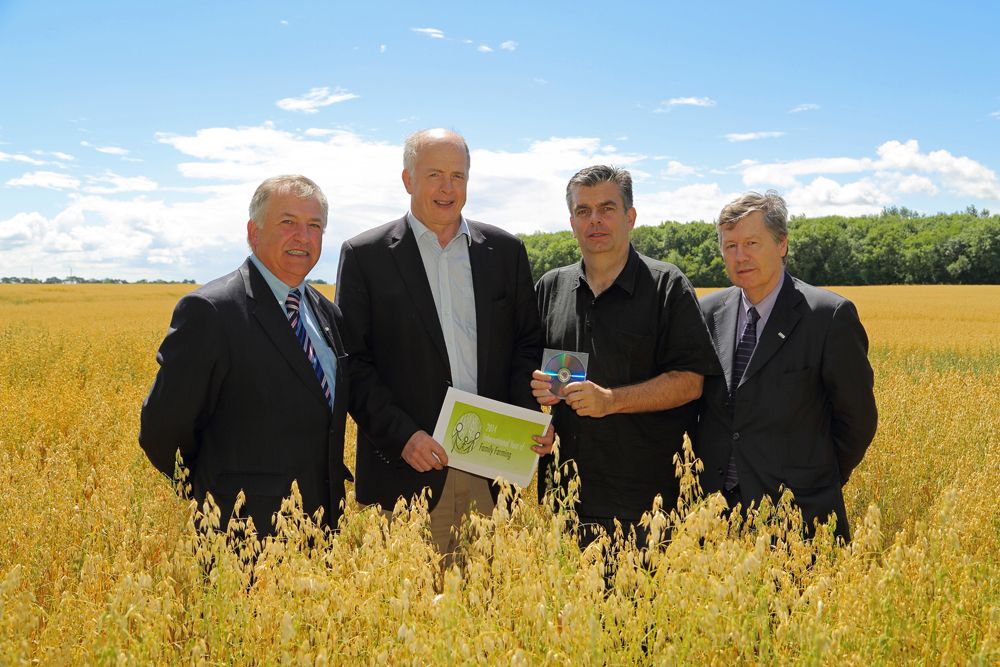 Pictured launching the online family farming videos are: Left to right Prof Gerry Boyle, Teagasc Director; Tom Kelly, Head of Knowledge Transfer, Teagasc; Steven Lock, Monford A.G. Systems Ltd and Peter Leonard, Regional Manager, Teagasc Advisory Mayo.