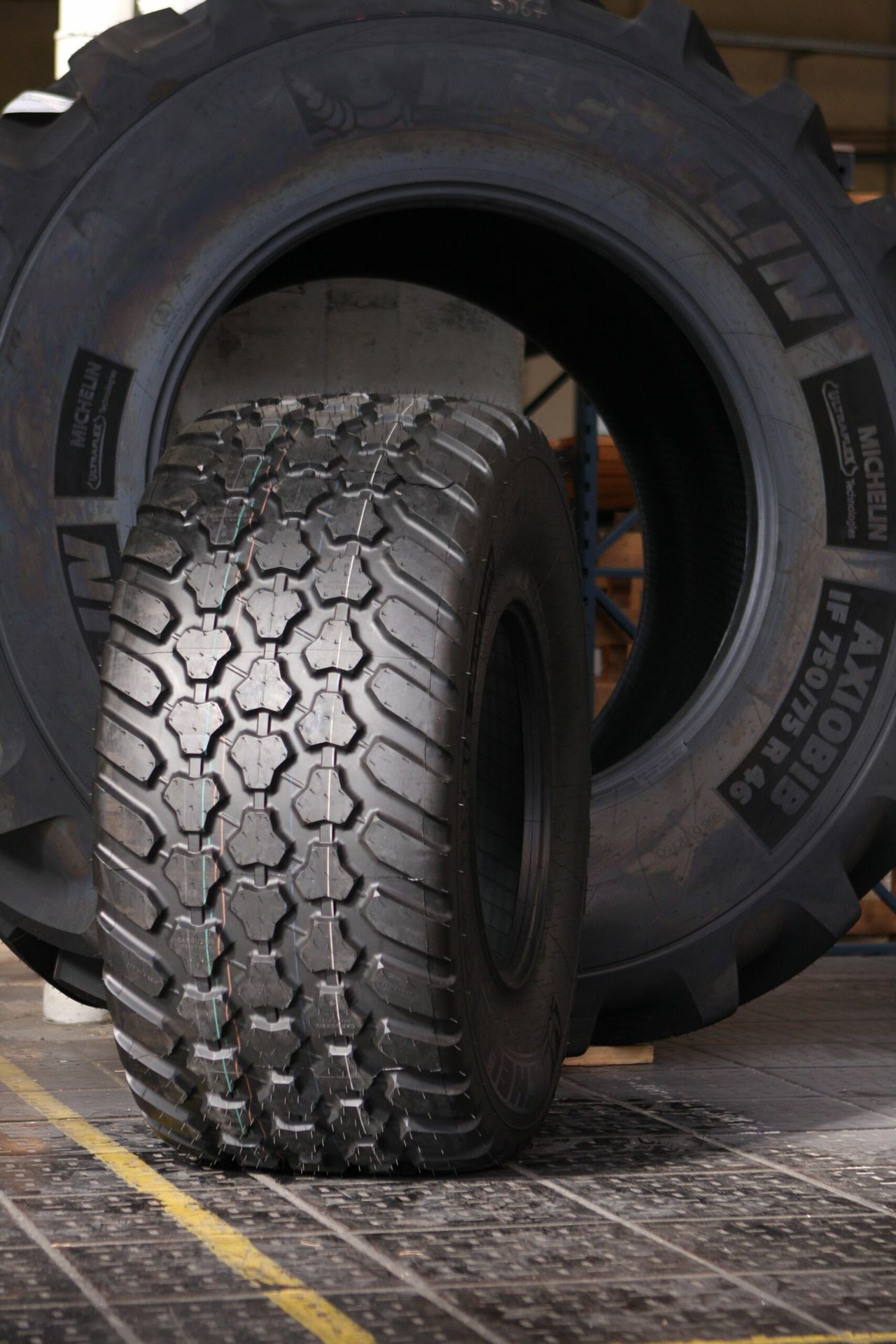 Michelin unveils new Cargoxbib heavy duty tyre
