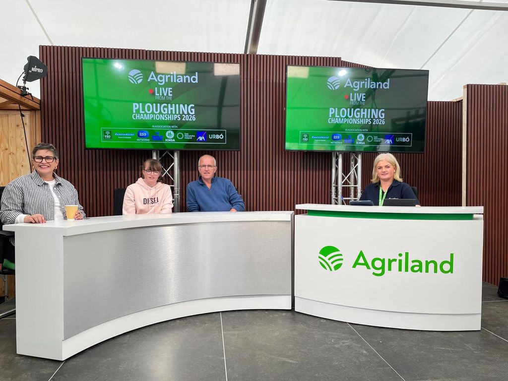(L-R) MEP Maria Walsh, with Co. Galway farmers Brendan and Heather Joyce, at the Agriland tent with editor Stella Meehan