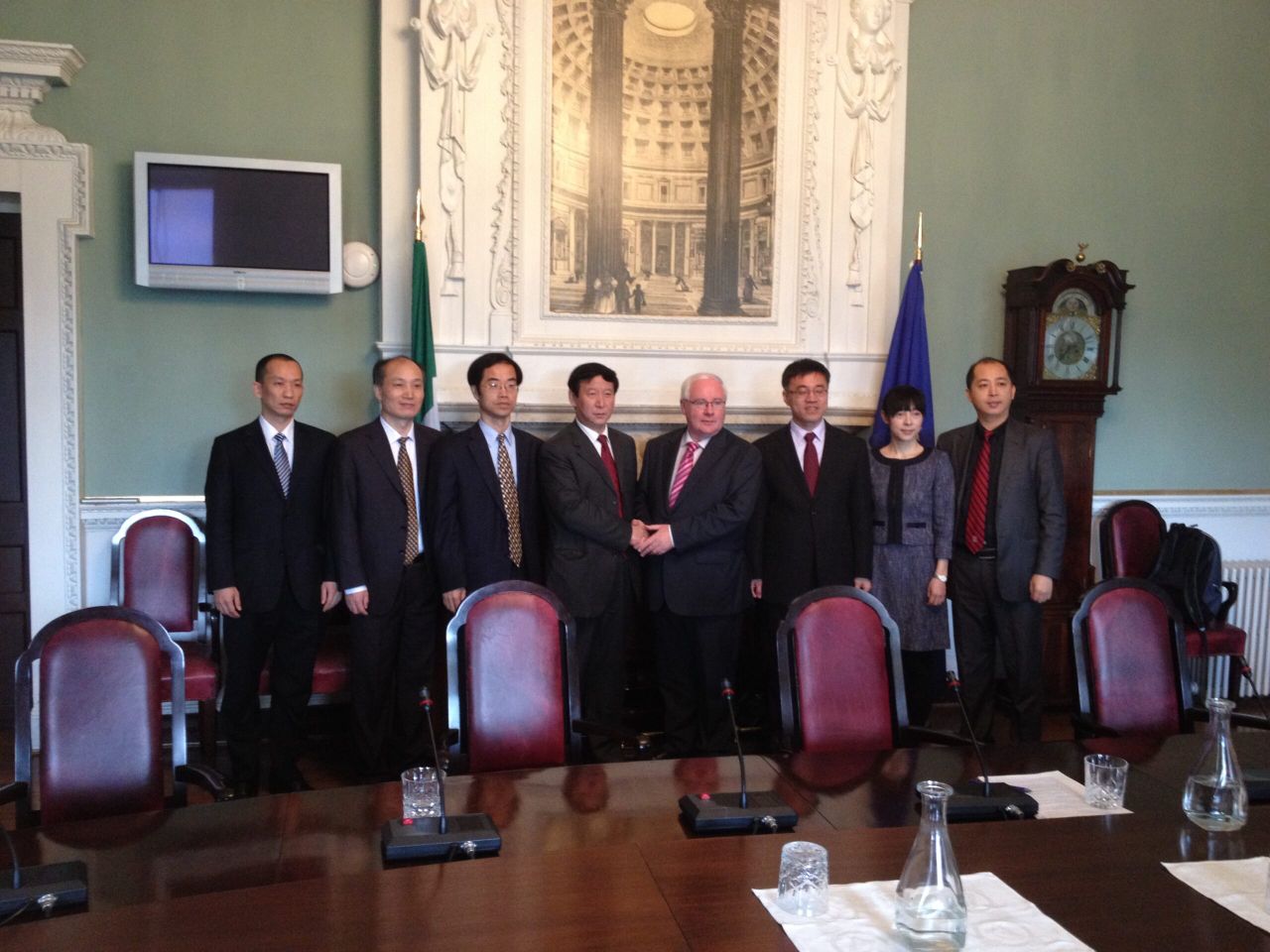 Fianna Fáil Spokesperson on Foreign Affairs Brendan Smith with representatives from the Chinese Government
