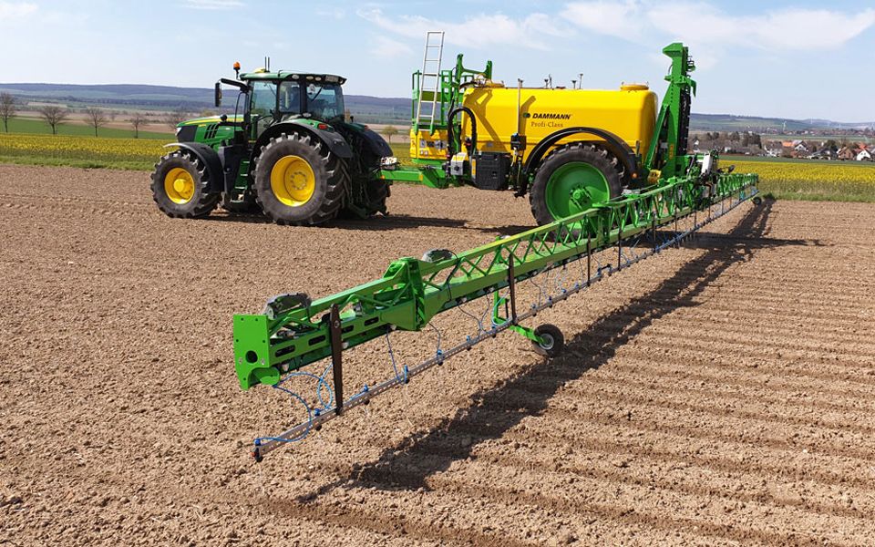 Dammann develops adjustable nozzle positioning on sprayers