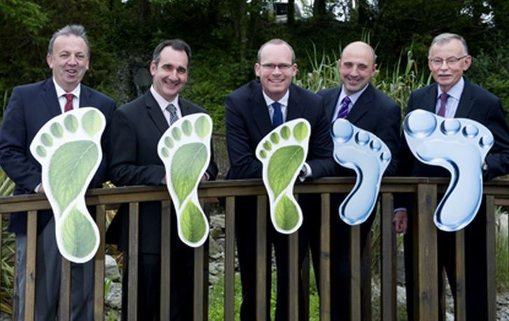 Pictured: Cyril Draper, Carbery Greener Dairy Farms Project participant and Vice Chairman; Minister for Agriculture, Food and the Marine, Mr Simon Coveney, T.D.; Donal Tobin, Chairman 