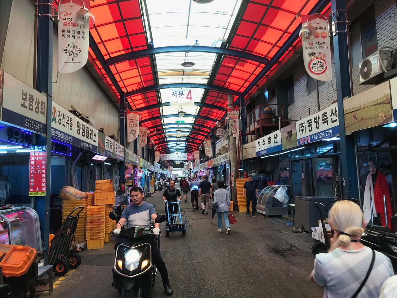 Video: Majang - the mammoth meat market housing 2,000 businesses