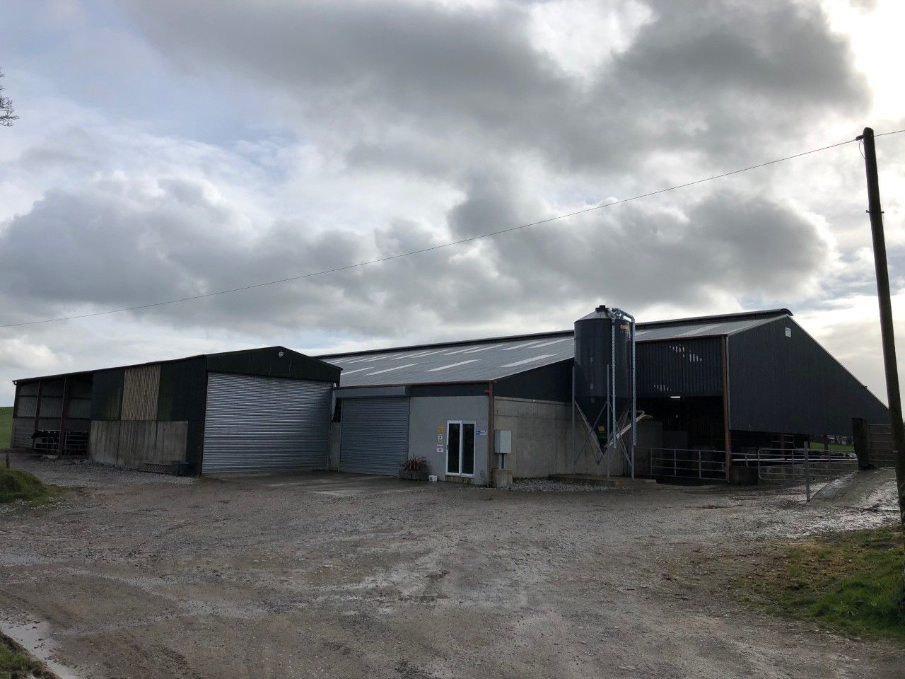 Buildings focus: A 16-unit parlour; drafting area; cubicles; and calf house under one roof