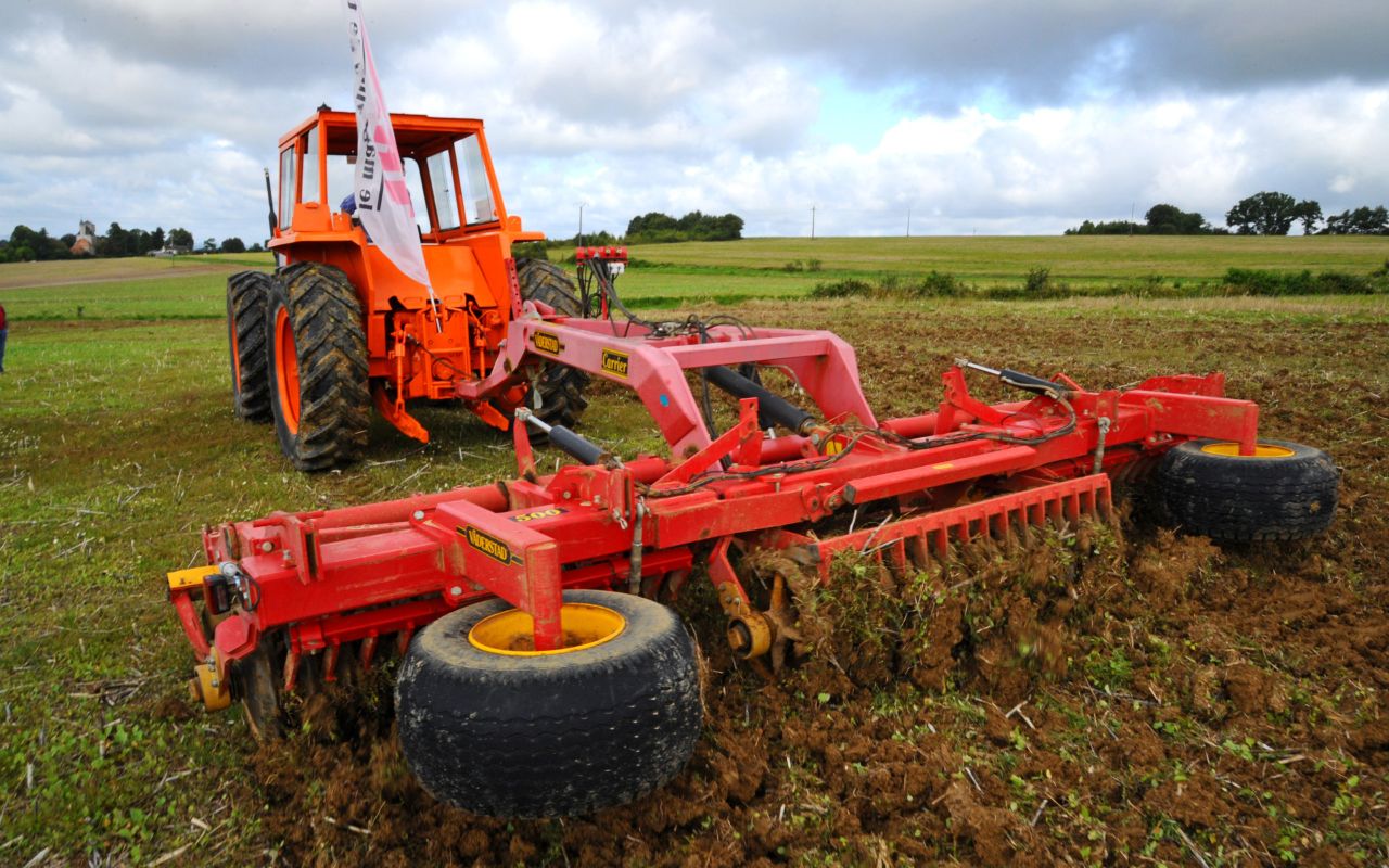 Implements large enough to cope with the extra power provided by Tandem tractors had to be specially built