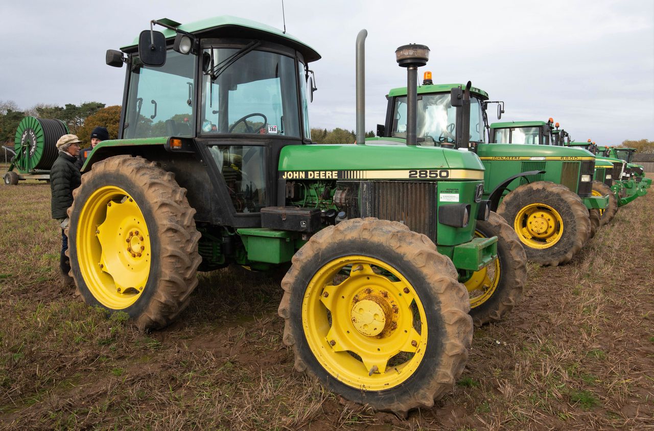 Auction report: Brisk bids for 'classic' and modern (on-farm) tractors