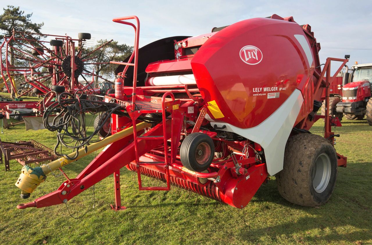 Auction report: Contracting 'gear' under the hammer at retirement sale