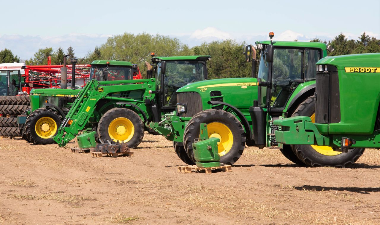 Auction report: Deeres through the decades go 'under the hammer'