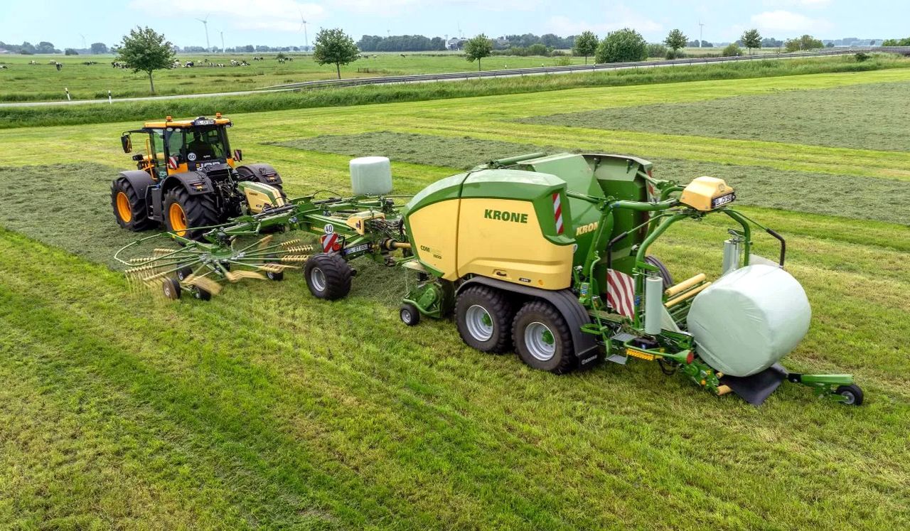Krone BaleTrain saves time and fuel by reducing field passes