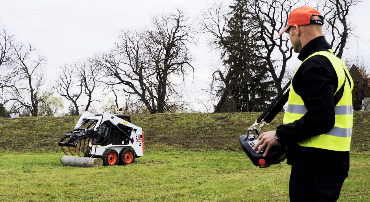 'Plug and play' remote-control kit launched for skid-steer loaders