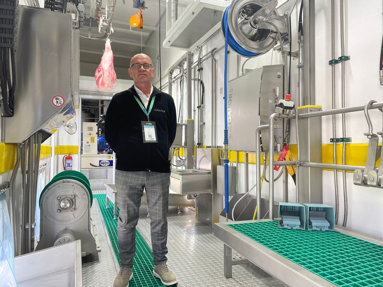 Mobile abattoir draws interest at Sommet show in France