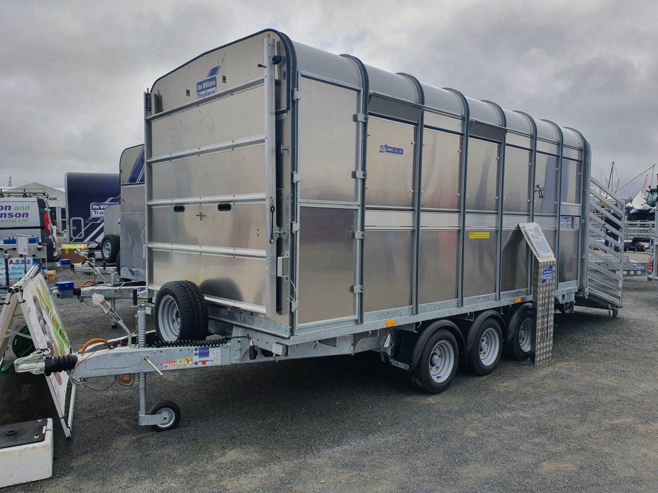 Can you tow a livestock trailer on a category B licence?