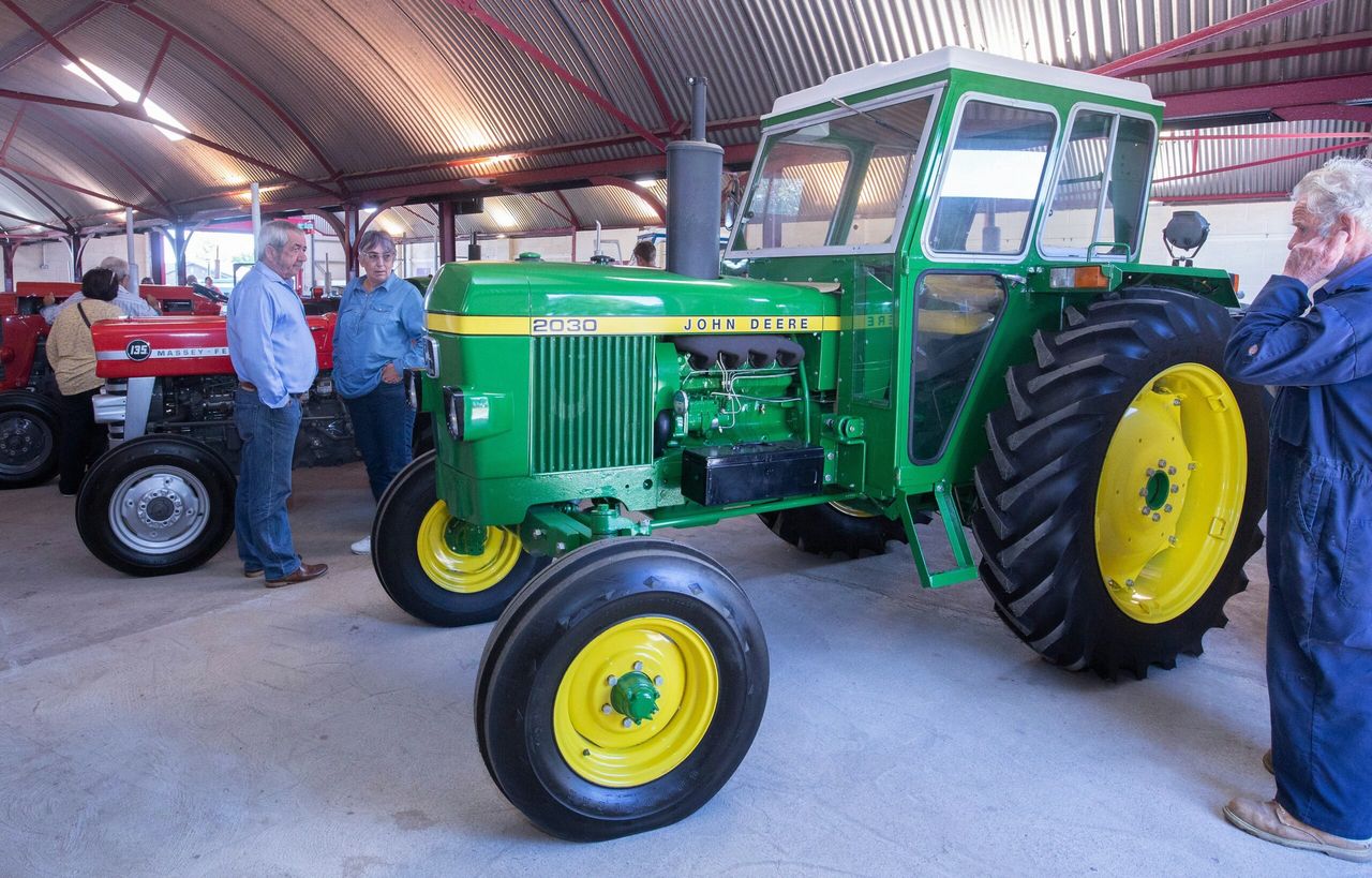 Auction report: Collectors bid briskly for classic icons