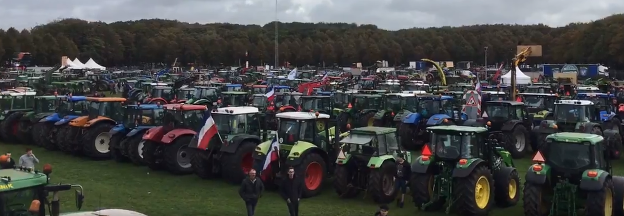 Thousands of Dutch farmers return to roads in protest