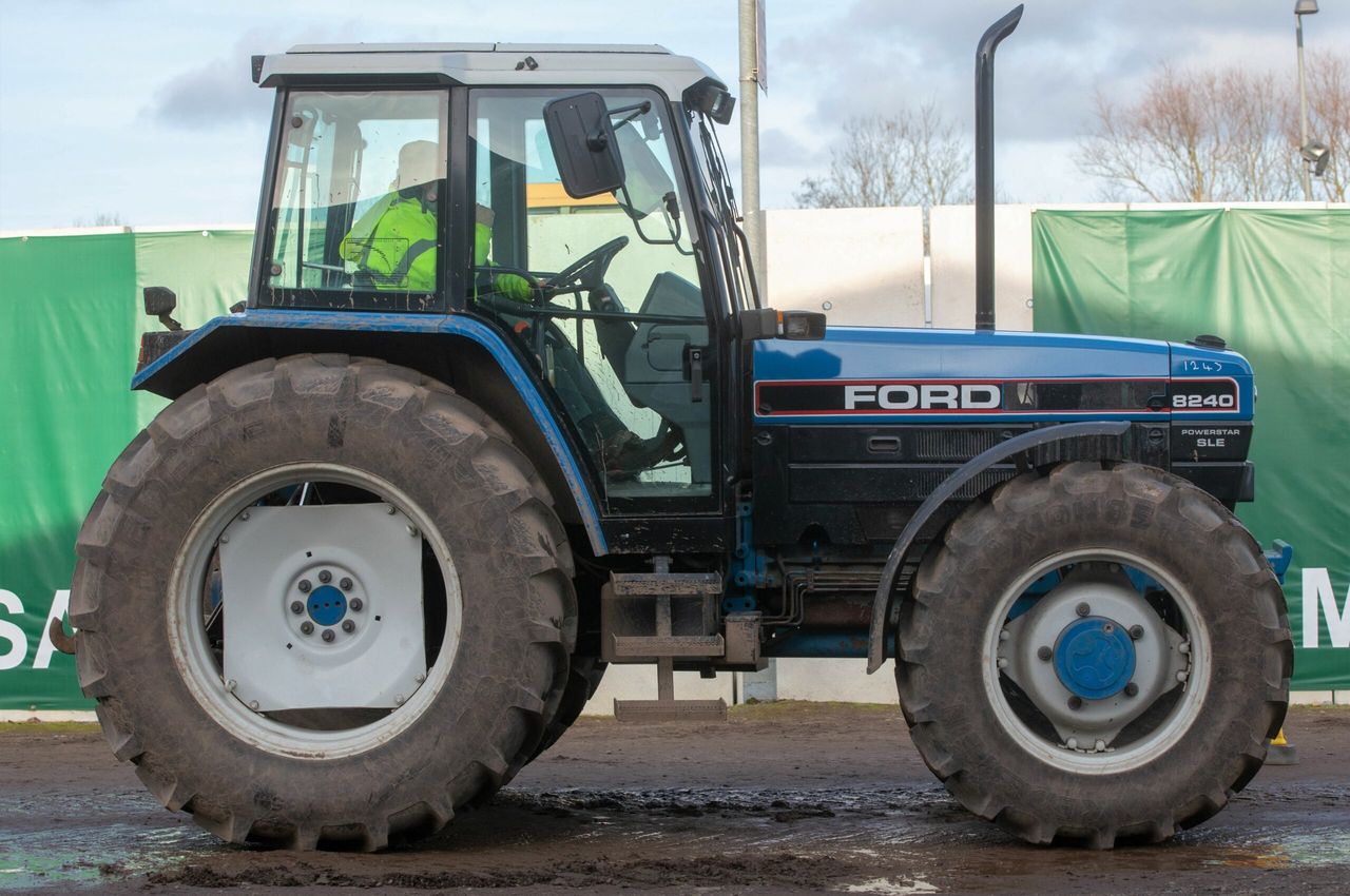 Auction report: Betting on 'blue' at big February gathering